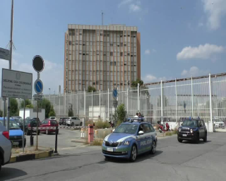 Carcere di Torino, un detenuto ferisce un agente con una lama